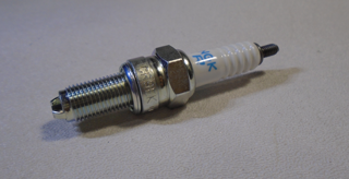 TRIUMPH - CR9EK SPARK PLUG - T1290023
