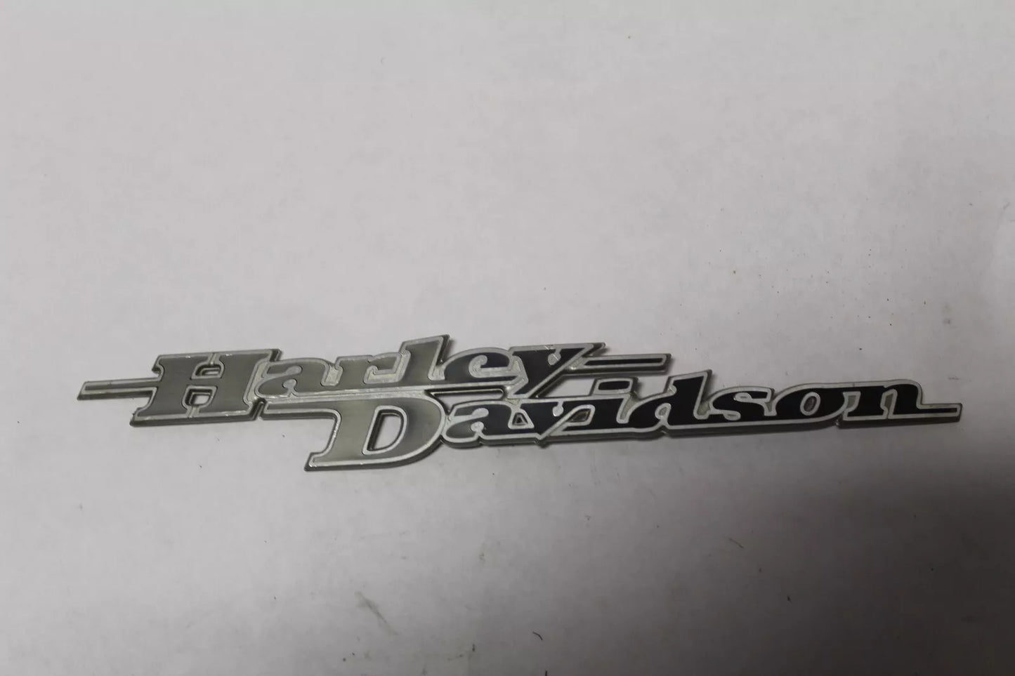 HARLEY-DAVIDSON - TANK MEDALLION - 61831-08